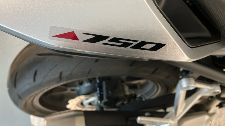 Honda CB750 Hornet (25MY)